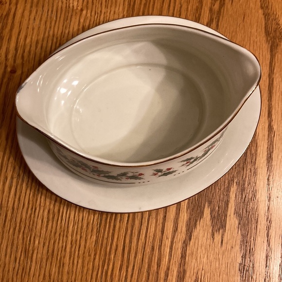 Holly Yuletide Serving Bundle (set of 3) - Picture 7 of 14